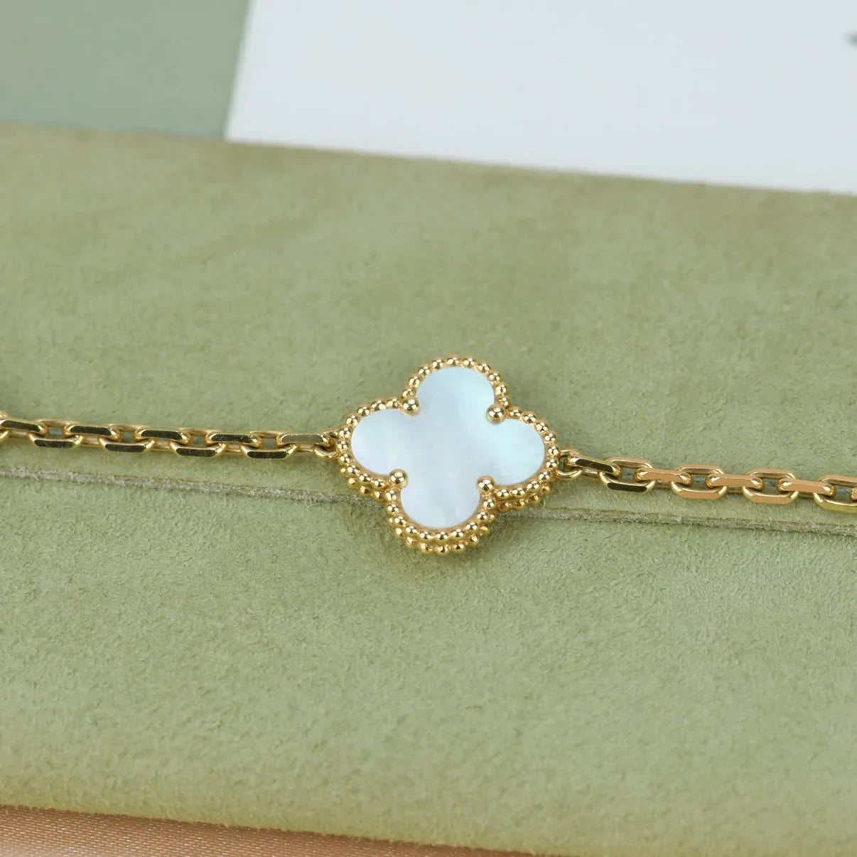 [Star]New CLOVER WHITE PEARL MOP 5 MOTIF BRACELET COLLECTION