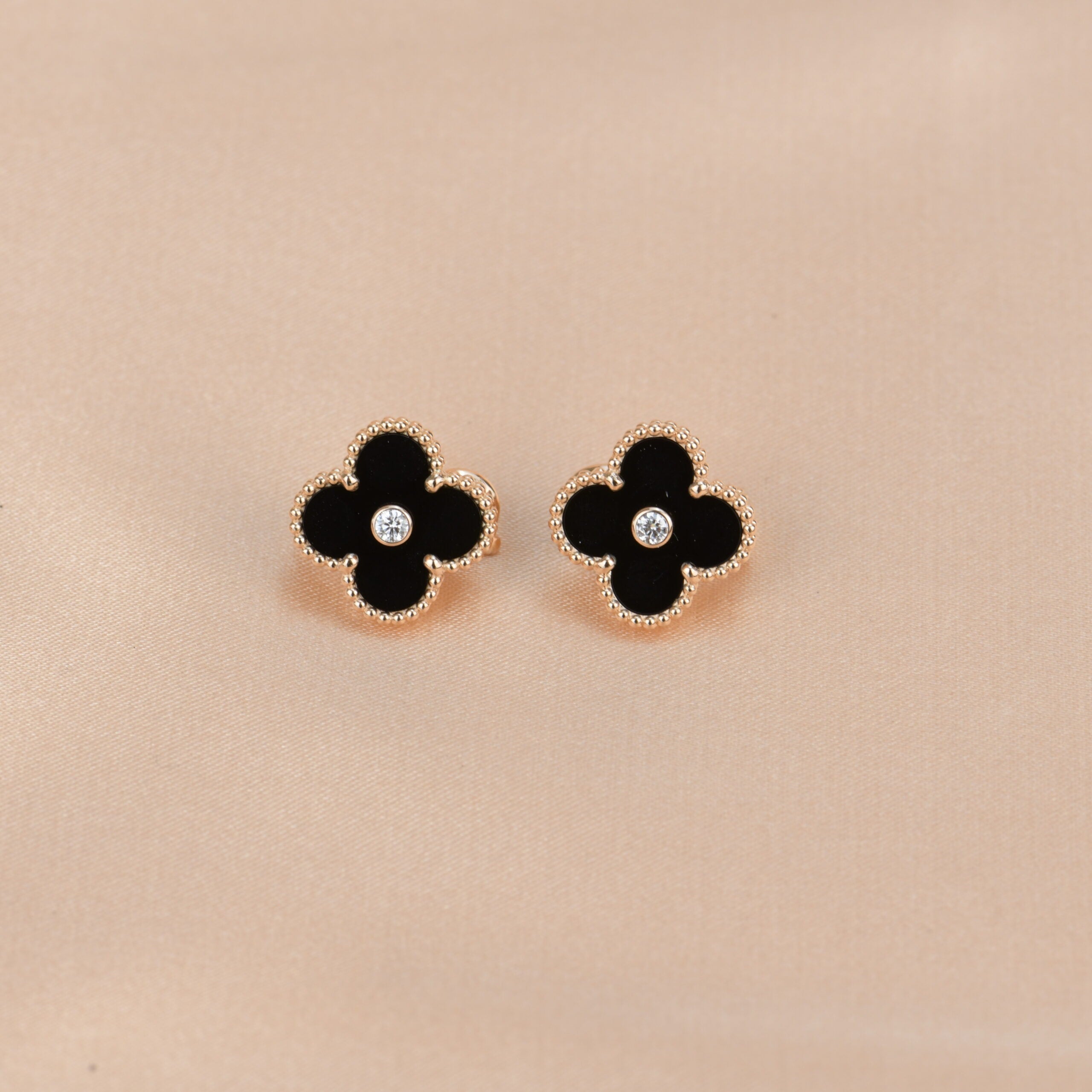 ¡®Star¡¯CLOVER MEDIUM 1 MOTIFS ONYX DIAMOND EARRINGS