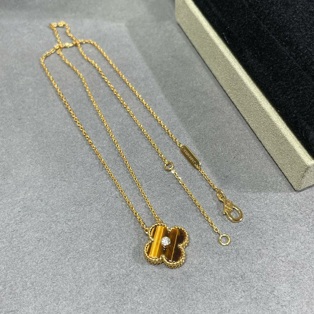 ¡®Star¡¯CLOVER 15MM DIAMOND AND YELLOW TIGER'S EYE AGATE necklace