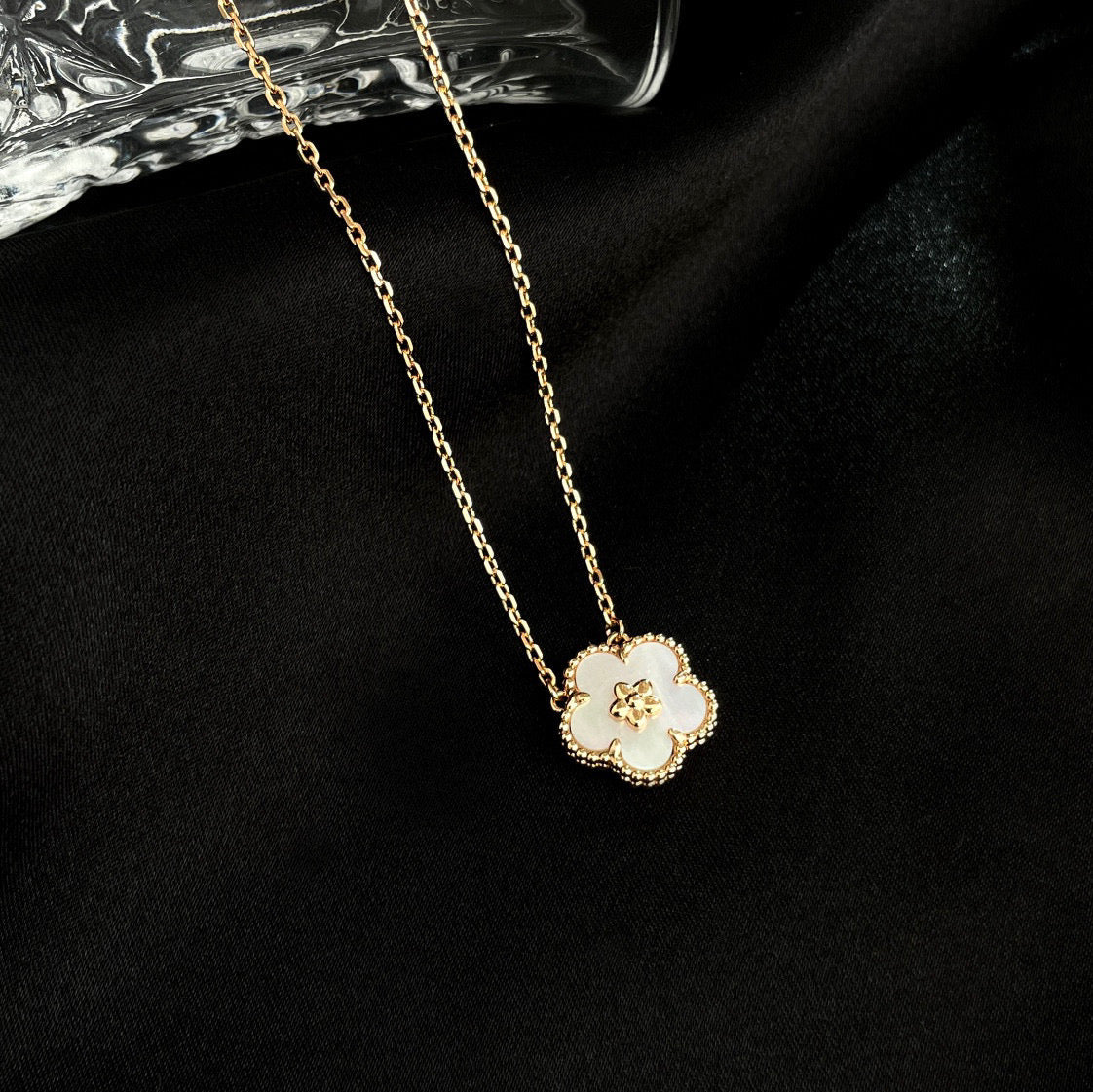 ¡®Star¡¯LUCKY  WHITE MOP  PLUM BLOSSOM NECKLACE