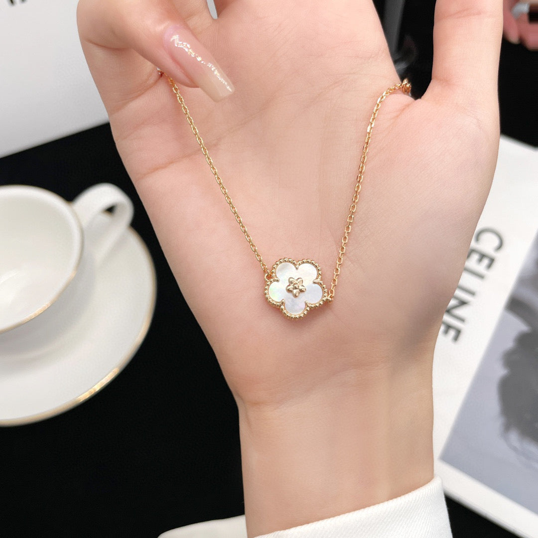 ¡®Star¡¯LUCKY WHITE MOP PLUM BLOSSOM  BRACELET