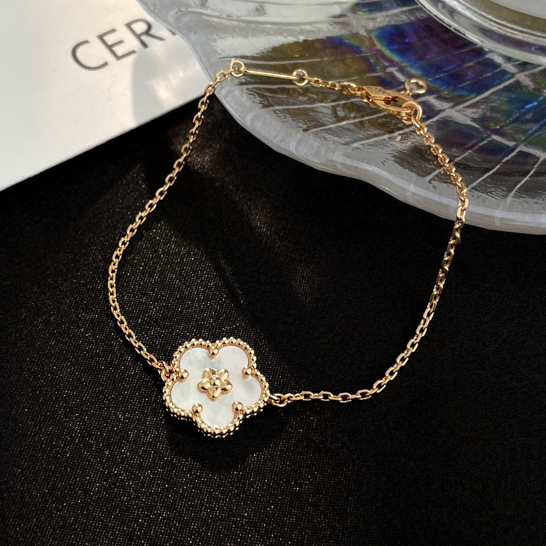 ¡®Star¡¯LUCKY WHITE MOP PLUM BLOSSOM  BRACELET