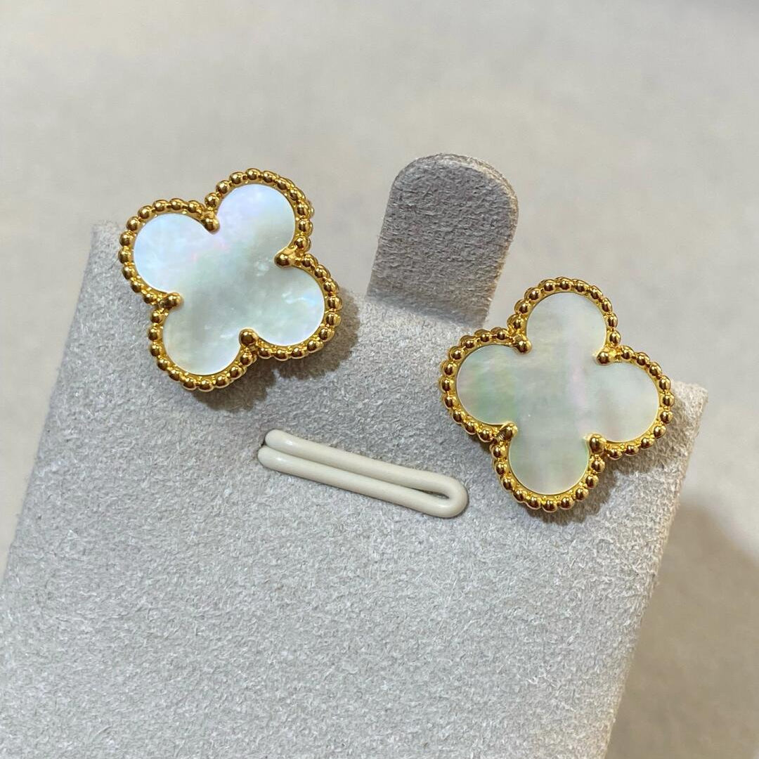 [Star] CLOVER LARGE (20mm) 1 MOTIFS WHITE MOP STUD EARRINGS