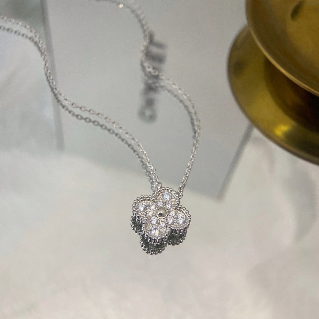 ¡®Star¡¯CLOVER 15MM DIAMOND SINGLE FLOWER NECKLACE