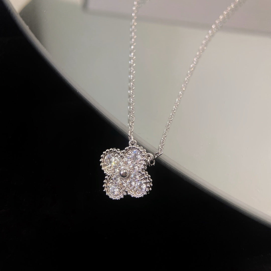 ¡®Star¡¯CLOVER 15MM DIAMOND SINGLE FLOWER NECKLACE