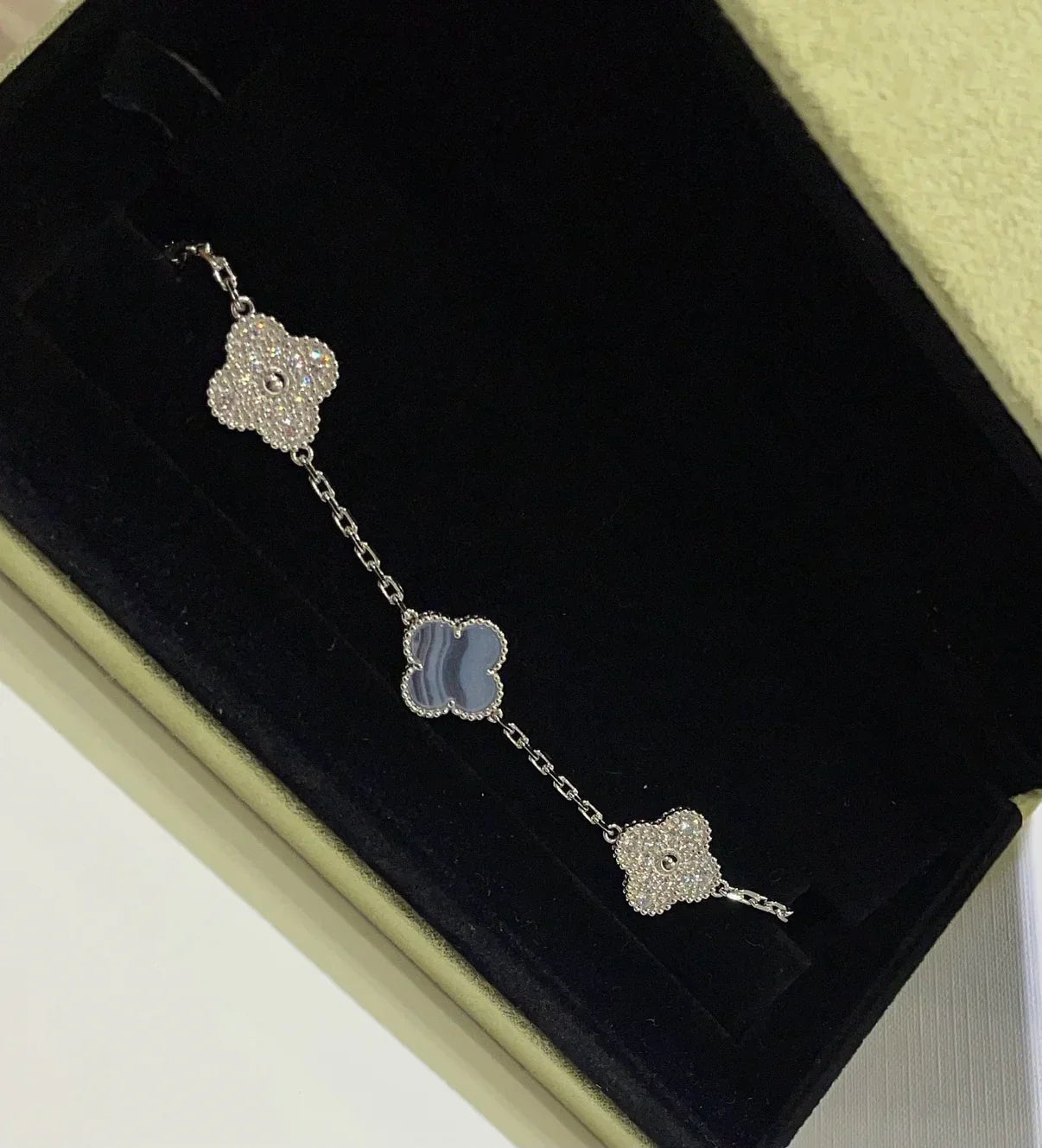 [Star]New  CLOVER 5 MOTIF PURPLE CHALCEDONY BRACELET COLLECTION
