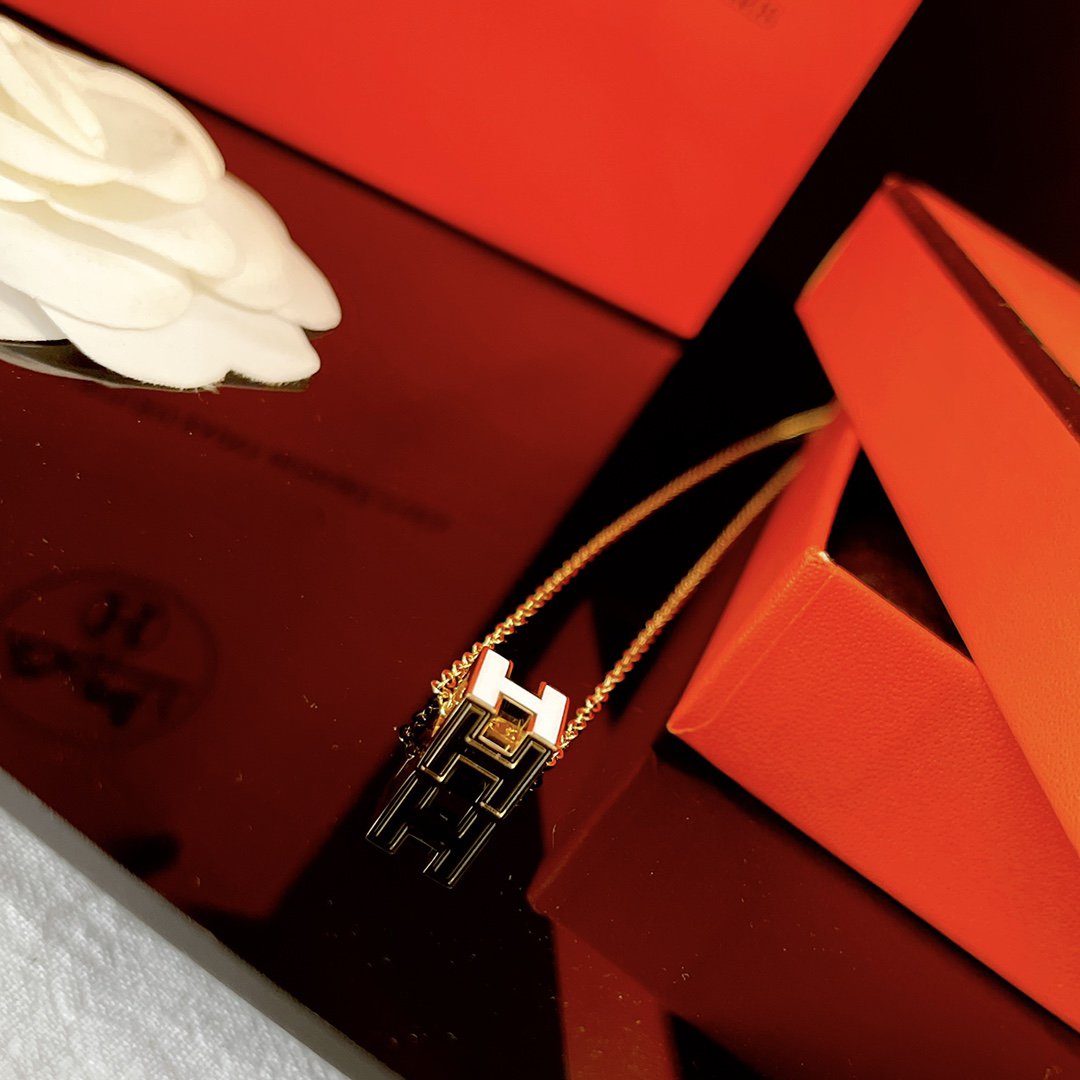 ¡®Star¡¯H WHITE SQUARE GOLD NECKLACE