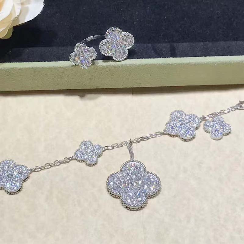 ¡®Star¡¯CLOVER 6 MOTIFS SILVER DIAMOND BRACELET