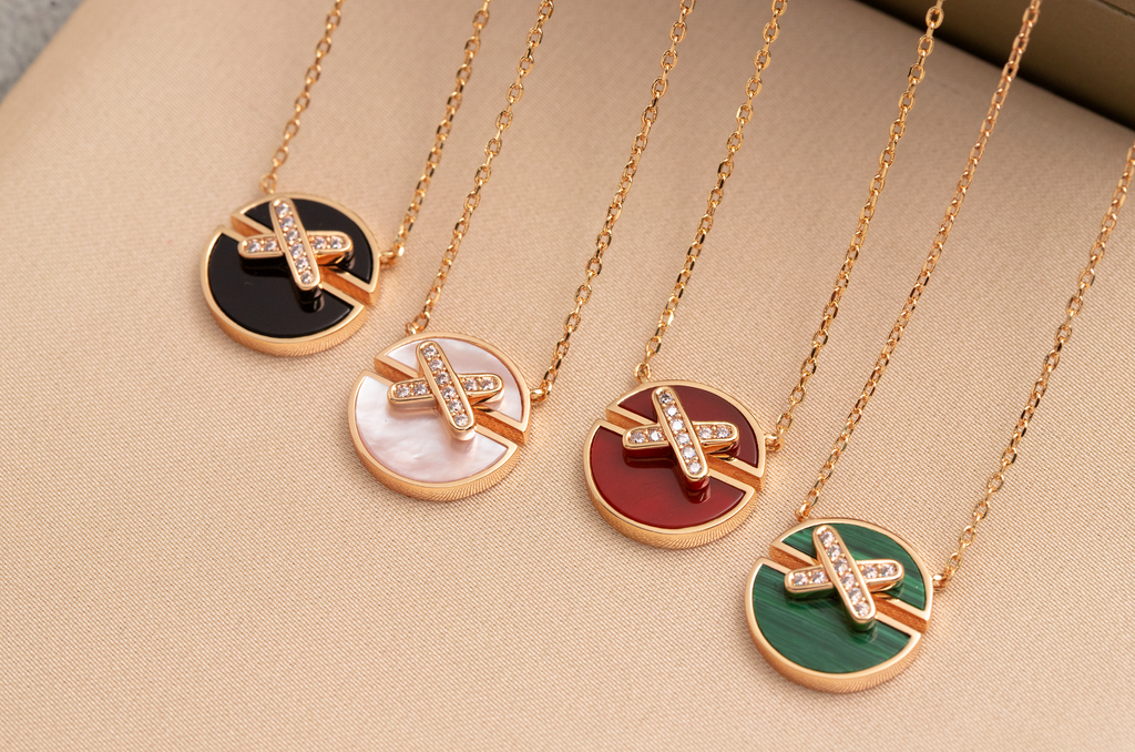 ¡®Star¡¯JEUX DE PINK GOLD DIAMOND NECKLACE
