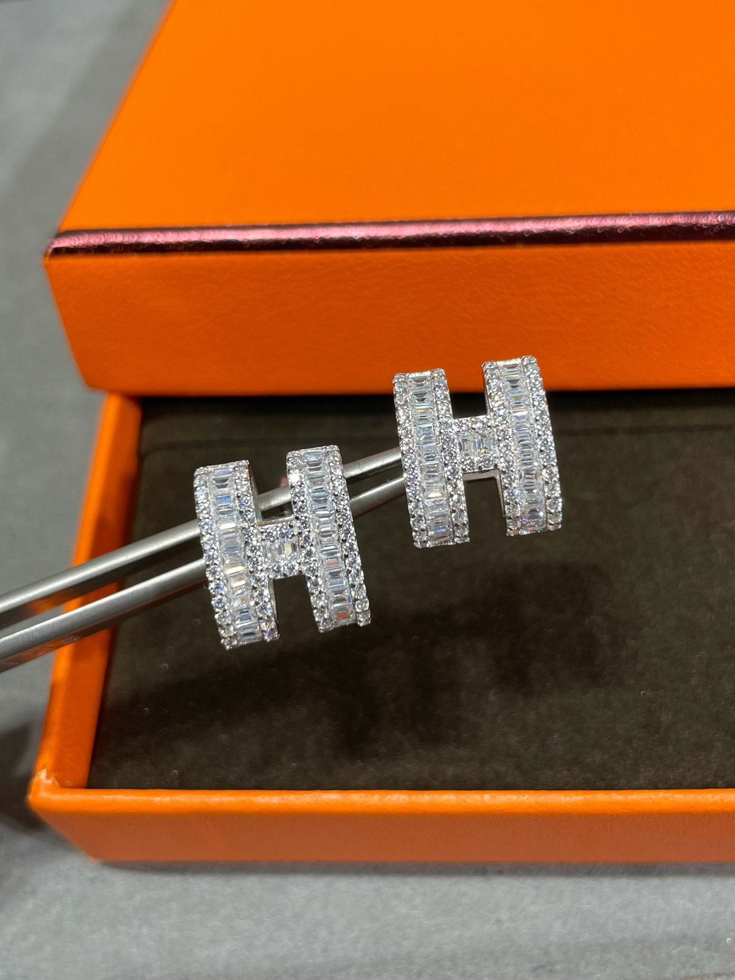 ¡®Star¡¯H STUD EARRINGS WITH SILVER DIAMONDS