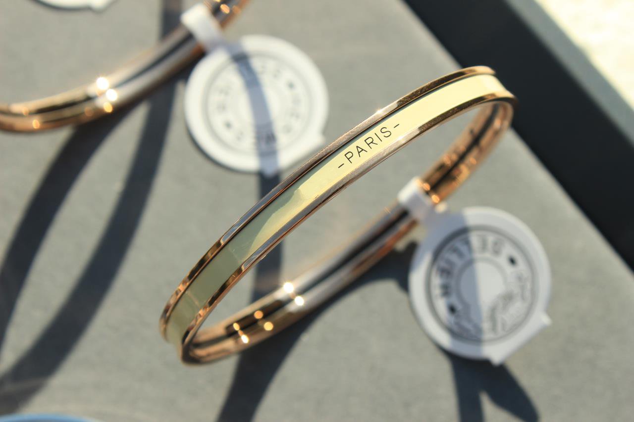 ¡®Star¡¯HM UNI BANGLE BAG