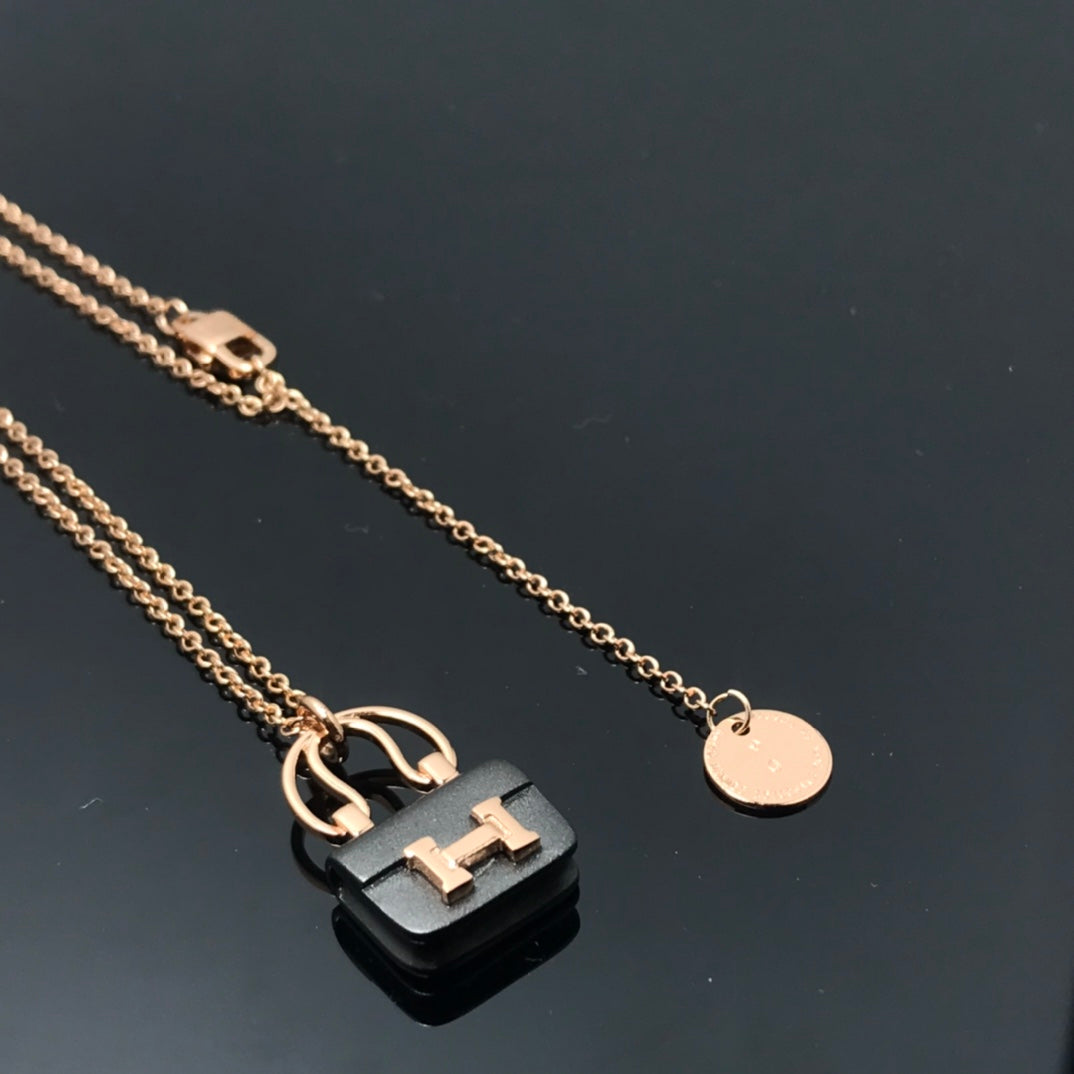 ¡®Star¡¯WOMEN'S HM AMULETTES CONSTANCE PENDANT NECKLACE