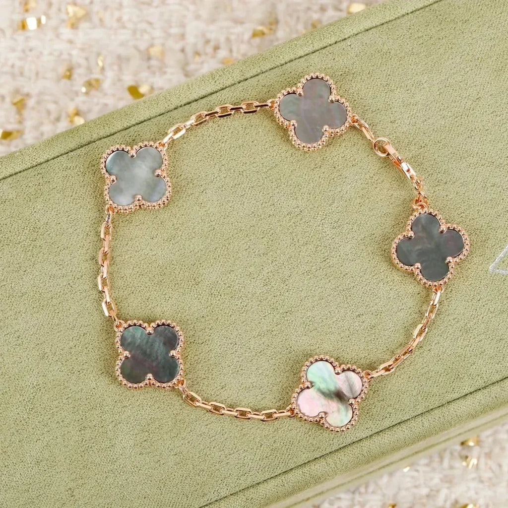 [Star]New CLOVER 5 MOTIF GRAY MOP BRACELET COLLECTION