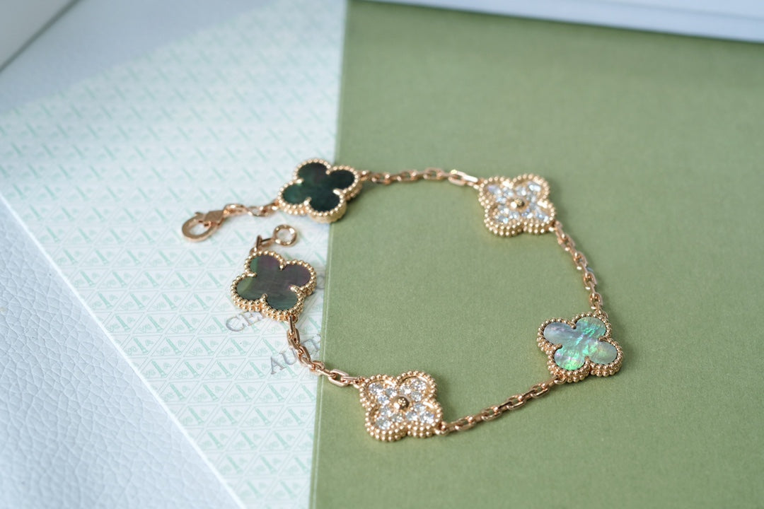 [Star]New CLOVER 5 MOTIF GRAY MOP BRACELET COLLECTION