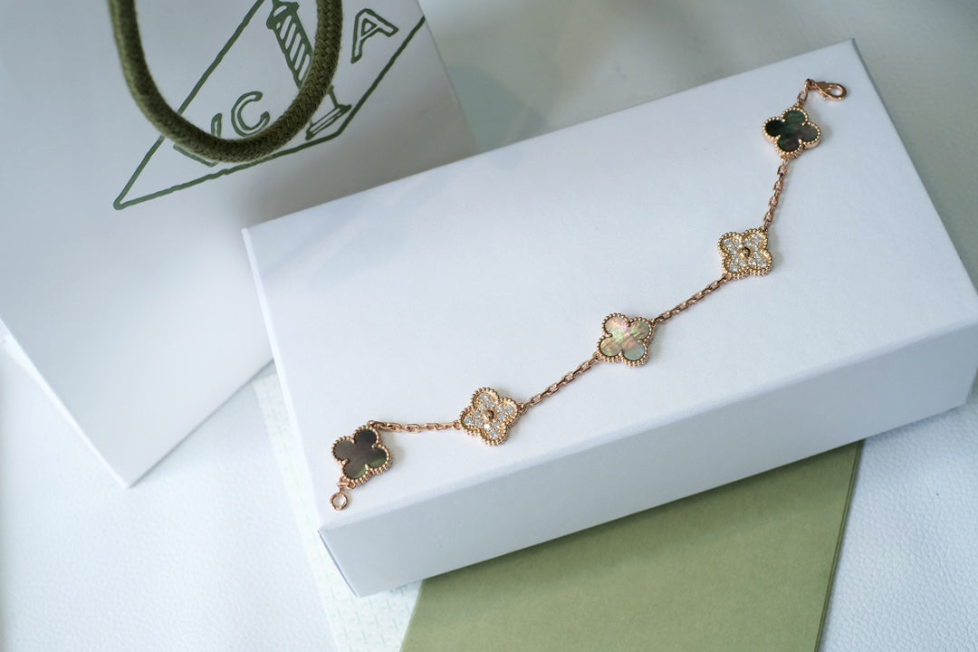 [Star]New CLOVER 5 MOTIF GRAY MOP BRACELET COLLECTION