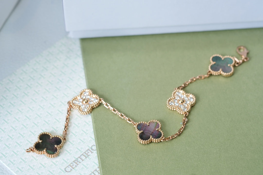 [Star]New CLOVER 5 MOTIF GRAY MOP BRACELET COLLECTION