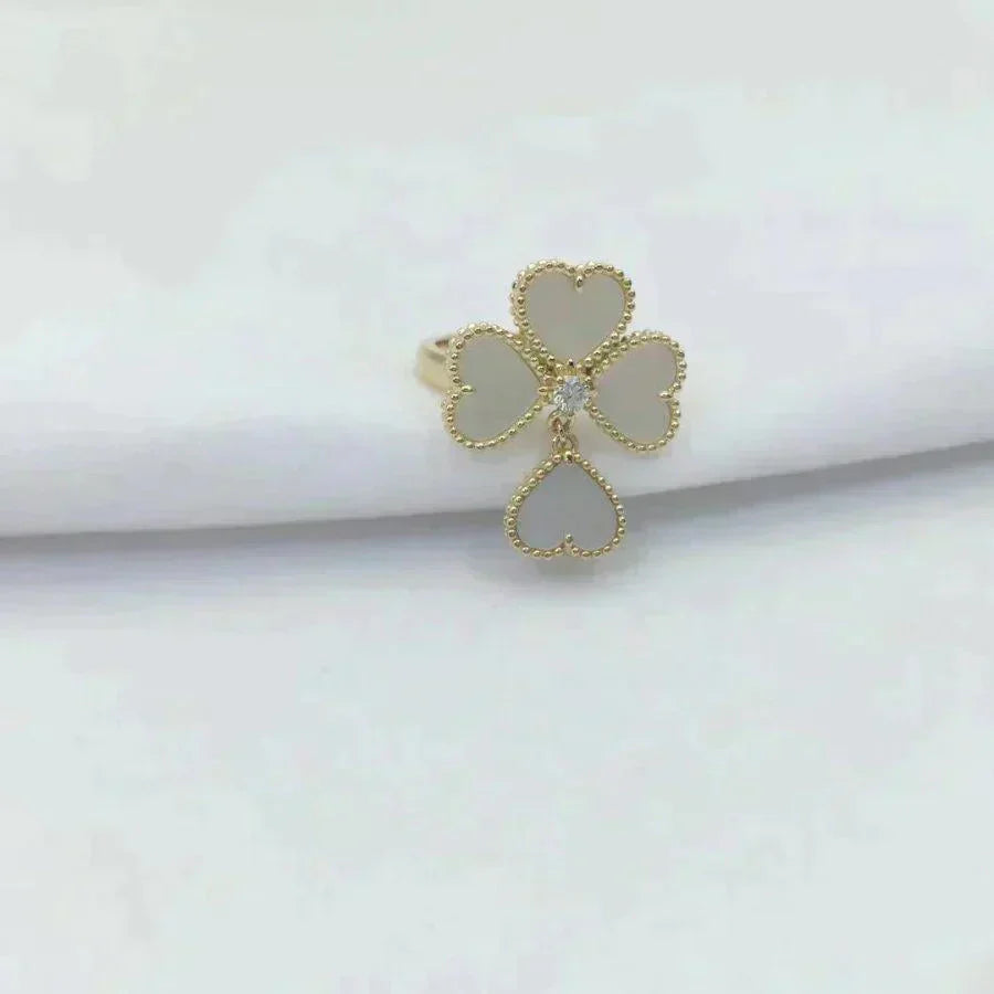 ¡®Star¡¯SWEET CLOVER WHITE MOP RING