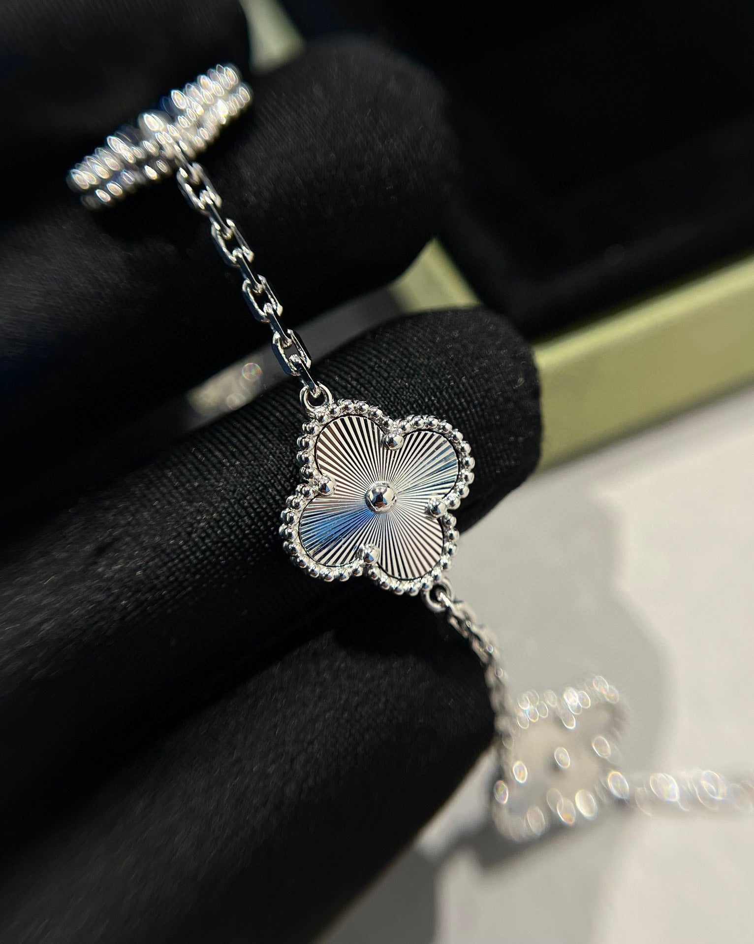 [Star]New  CLOVER 5 MOTIF LASER BRACELET COLLECTION
