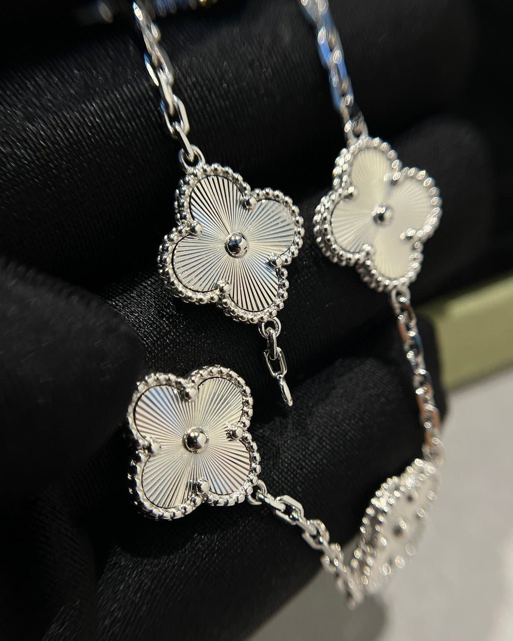 [Star]New  CLOVER 5 MOTIF LASER BRACELET COLLECTION